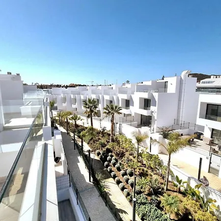 Modern Terrassed House Close * Μάλαγα